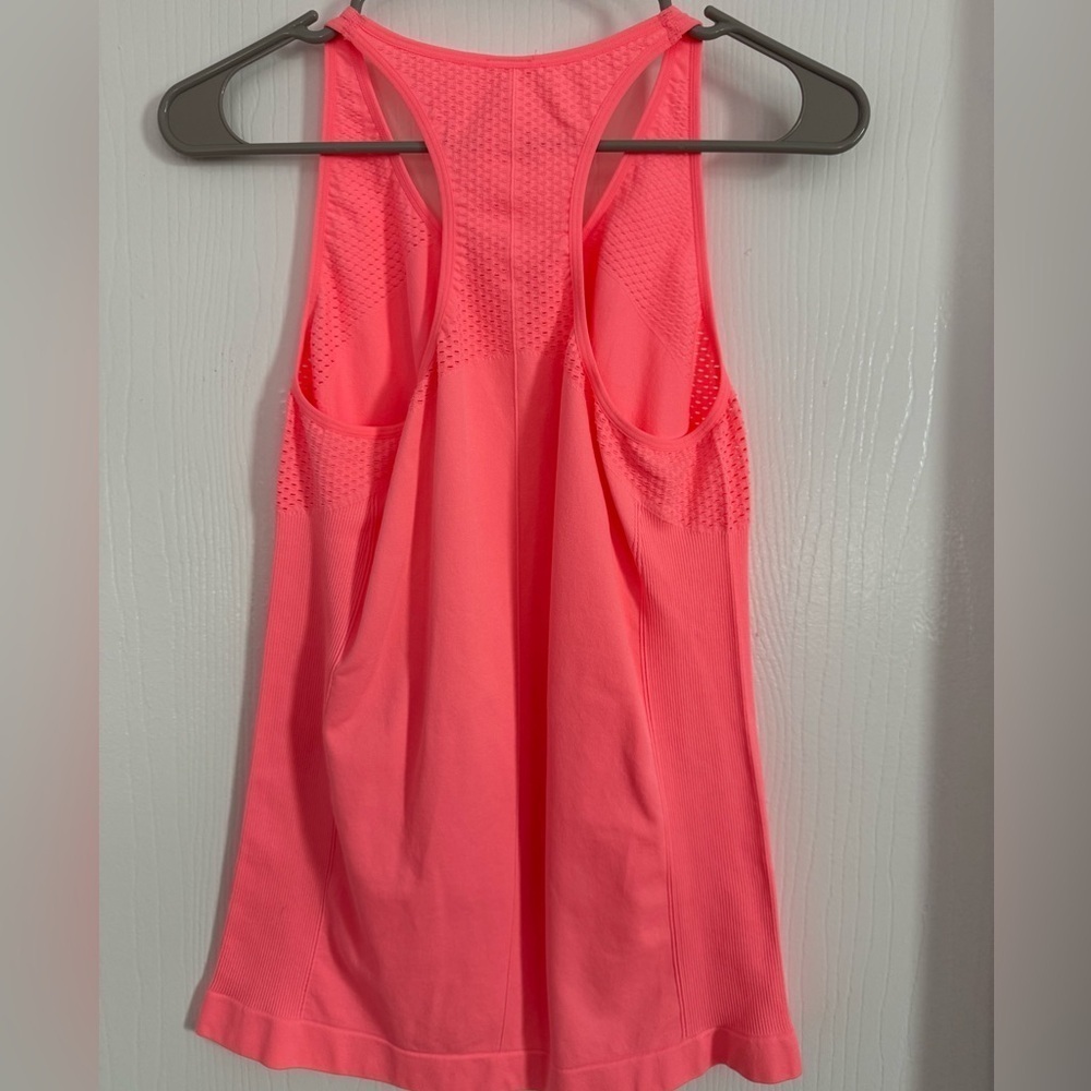 Fabletics Women’s Coral Pink Racerback Tank Top Size Large - Picture 2 of 3